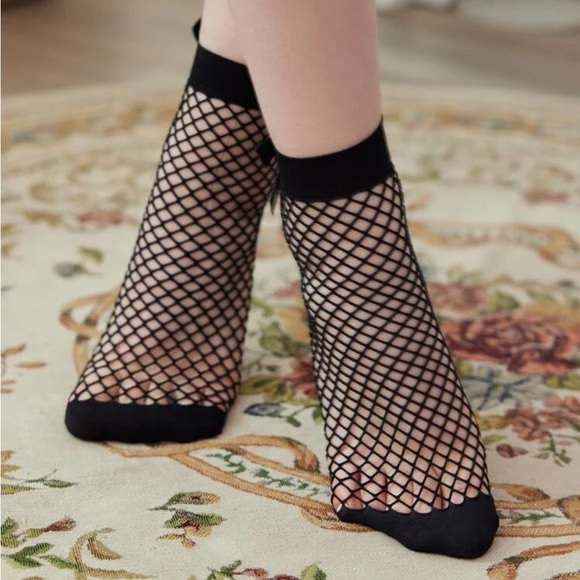 Kawaii Bow Detail Fishnet Socks - Picture 2 of 4